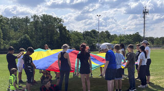 An den Zwischenstationen auf dem TSG-Gelände haben die Schüler beim Sportfest jede Menge Spaß und können ihrer Kreativität freien Lauf lassen. Ergebnisse stehen dabei nicht im Vordergrund.