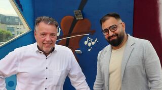 Freuen sich auf neue Impulse fürs Pumpwerk und die Kulturarbeit in Hockenheim: Stadthalle-Geschäftsführer Rainer Weiglein (l.) und Pumpwerk-Leiter Cihad Baz.
