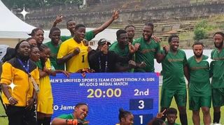 Die jamaikanischen Fußballer haben die Goldmedaille gewonnen. Der Jubel ist nach dem 3:1-Endspielsieg über Griechenland riesengroß.