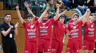 Die Bundesliga-Jugend der HG Oftersheim/Schwetzingen unter Trainer Christoph Lahme (l.) will – wie hier gegen JSG Balingen-Weilstetten – auch in der anstehenden Saison in der höchsten deutschen Nachwuchsliga jubeln.