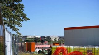 An den neuen Kultur- und Sporthallen wird zügig gearbeitet. Auf der Baustelle geht es voran. Der Gemeinderat vergab in seiner jüngsten Sitzung weitere Gewerke.