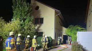 Der Einsatz am Freitag dauert mehr als anderthalb Stunden.