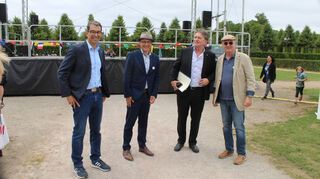 Freuen sich über das gelungene Fest im Zeichen der Vielfalt: Staatssekretär Dr. Andre Baumann (v.l.), Oberbürgermeister Dr. René Pöltl, Minister Manne Lucha und Organisator Manfred Kern.