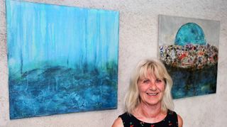 Stammgast bei der Sommerkunst: Doris Bernhard-Matzke ist mit ihrer Malerei bei allen zehn bisherigen Ausgaben des Projekts in Hermann Ullrichs Anwesen dabei gewesen.