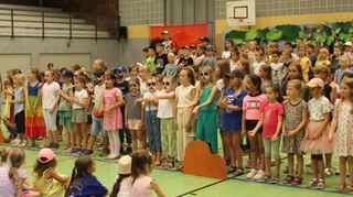 Die Kinder beschlossen das Fest mit ihrem "Schillerschullied"