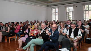 Mitglieder und Freunde des Fördervereins für Städtepartnerschaften feierten im Palais Hirsch das 30-jährige Wirken für die Völkerverständigung.
