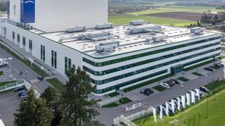 Das Werk von Capri Sun von oben: Hier im Eppelheimer Gewerbegebiet werden täglich rund 7,5 Millionen Beutel des beliebten Getränkes in verschiedenen Geschmacksrichtungen produziert.