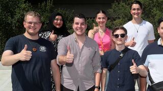 Daumen hoch – der Jugendgemeinderat freut sich: Benno Lerch (v. l.) , Israa Salameh, Philipp Kramberg, Ronja Evita Dörflinger, Adrian Nowak, Sebastian Schrepp, Tom Münkel und Xenia Heer.