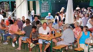 Beim Fischerfest des ASV Schleie herrschen hohe Temperaturen am Samstagabend. Am Sonntag wird es aber noch heißer.
