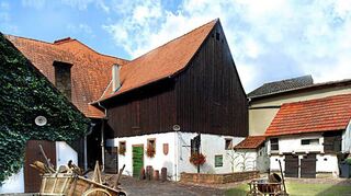 In historischem Ambiente wird zum Austausch mit Daniel Born eingeladen.