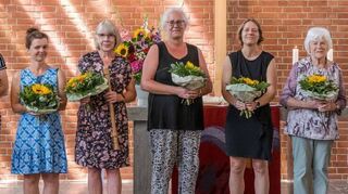 Der Flötenkreis feiert 40-Jahre-Jubiläum: Ina Rokassa (v. l.), Sandra Wiegand, Ina van Hauff, Ursula Maas, Katja Frank, Britta Fellenberg, Inge Burkardt, Brigitte Krieger, Margot Kuhn, Heidi Joos und Ute Schwerin werden geehrt.