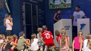 Wo ist der Fehler im Bild? Die Schüler müssen schnell reagieren und die Lösung finden. Im „Hoffeexpress“ an der Alten Schule werden sie spielerisch gefordert.