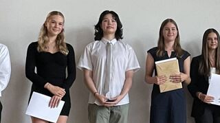 Sie gehören zu den „Spitzenprodukten“ des „Unternehmens“: Christoph Werning (v. l.), Leonie Gsell, Sirintana Beune, Lisa Bürkner, Elena Ebert, Annika Geiser, Anna John, Stella Redmann, David Worae.