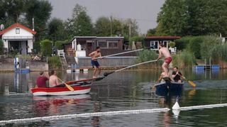 Investigatives Vorgehen lohnt sich mitunter: Dieses Bild von einem angeblichen Geheimtraining der Neulinge in der Herren-Konkurrenz (links) wurde uns zugespielt.