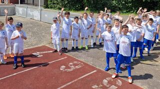 Auch die jüngsten Kicker des SV 98 freuen sich auf as Jubiläumsturnier.