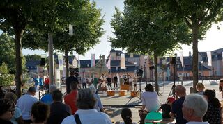 Gottesdienst auf dem Schlossplatz. Der Videodreh geht am Samstag um 18 Uhr online. Bild: Widdrat