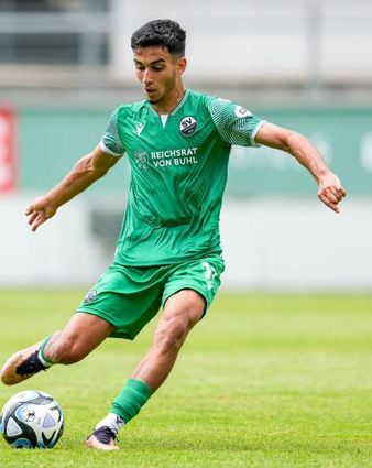 Livan Burcu erzielt per Freistoß das Tor zum 2:1.