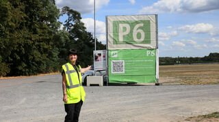 Renate Freistadt am Parkplatz P6, hinter dem Pumpwerk.