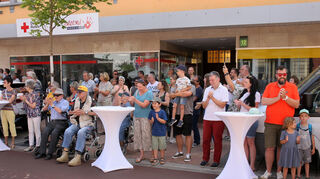 Zur Feier geladen hat die Stadt vor allem die Anwohner und die Gewerbetreibenden der Oberen Hauptstraße, die während der Bauarbeiten viel Geduld bewiesen haben.