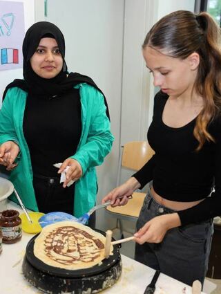 Lecker Crêpe, zubereitet von Rawan (7b) und Alicia (7c).