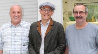 Rudolf Hoffmann (v.l.), Dr. René Pöltl und Günter Tellermann freuen sich über regen Austausch.