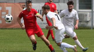 Der Spielertrainer des SV Altlußheim Sven Gollner (l.) möchte mit seinem Team die zweite Runde im Kreispokal erreichen.