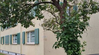 Das Doppelhaus Eichendorffstraße 10 bis 12 gehört zu den Gebäuden, die die Gemeinde sanieren lassen will.