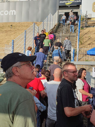 Lediglich die Karten zur Tribüne wurden beim Konzert kontrolliert.