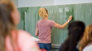 Bis 2025 könnten 25 000 Lehrerinnen und Lehrer fehlen. Früher war der Beamtenstatus ein großes Plus. Das hat sich geändert.