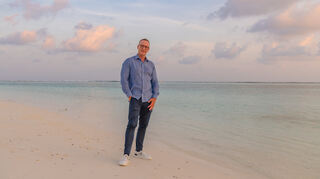 Thomas Schult aus Deutschland ist seit dem Frühjahr 2023 General Manager im Le Méridien Maldives Resort &amp; Spa. In der Podcastepisode von Leben.Lieben.Lachen. erzählt er vom Leben und Arbeiten im Paradies auf Erden.