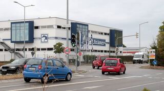 Reagieren ab kommendem Jahr aufs Verkehrsaufkommen: Die Ampelanlagen in der Talhausstraße, hier bei Pferdesport Krämer am Pfälzer Ring, werden saniert.
