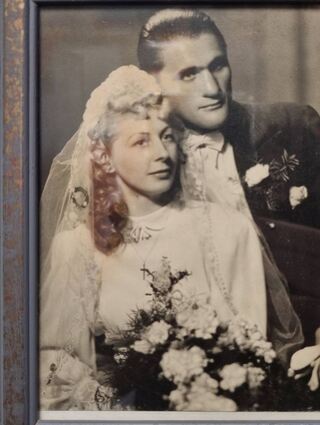 Betty Schmidt und ihr mittlerweile verstorbener Ehemann bei ihrer Hochzeit.