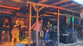 Die Band Zardiz macht Stimmung.