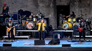 Der italienische Musiker Zucchero bei seinem Auftritt in der Waldbühne in Berlin.