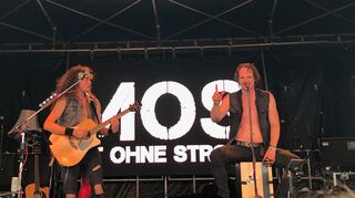 Bei ihrem Auftritt beim Wacken Open Air beweist die Band "Mit ohne Strom" ihr Können.
