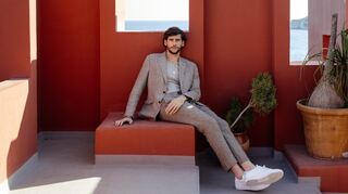 Noch kann er es sich gemütlich machen: Am Sonntag muss Alvaro Soler ran – auf der Bühne im Schlossgarten.