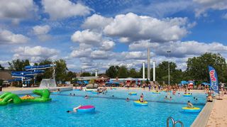 Bei der Sommer Pool Party gibt’s eine Extraportion Wasserspaß: Die Animateure sorgen mit einer Menge Spiele und Attraktionen für Urlaubsfeeling.