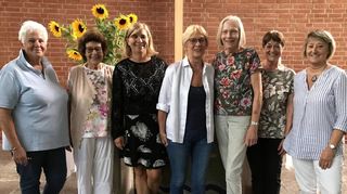 Das Team des Oftersheimer Cafés Vergissmeinnicht besteht aus (v.l.) Monika Boris, Margot Zinser, Doris Zimmermann, Gaby Bachmayer, Elisabeth Schmieg, Angelika Hillengaß und Angelika Postelt. Es fehlen Marion Kumpf und Beatrix Kessler.