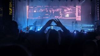 Bastille sorgt im Schwetzinger Schlossgarten für ein Highlight nach dem anderen.