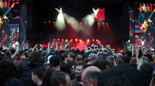 Ausgelassene Stimmung wie hier beim Download-Festival mit Metallica 2022 auf dem Hockenheimring ist beim Glücksgefühle-Festival ebenfalls garantiert.