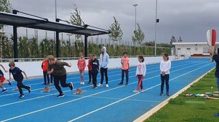 Mal durch das schöne neue Stadion sprinten – beim Ferienprogramm der Leichtathleten des FV Brühl.