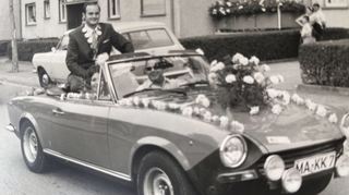 Fischerkönig Eugen Hemmerich wird hier 1970 mit dem offen Wagen abgeholt.