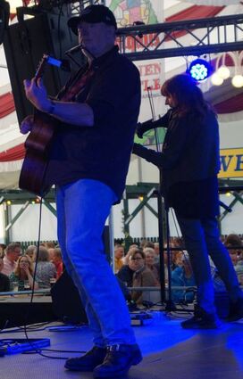 „Dirty old Town“ – Singer-Songwriter Paddy Schmidt.