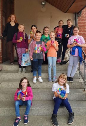 Elf Kinder nehmen mit viel Freude am zweiten von insgesamt sechs Ferienangeboten des Point teil.
