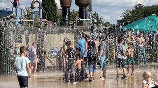 Neu 2023: Mit über 1000 Wasserfontänen sorgt das Pumpwerk für interaktiven Spaß. Das Besondere an dieser neuen Attraktion: Ein ausgeklügeltes System lässt unterschiedliche Varianten von Wasserspielen entstehen  ein einzigartiges Zusammenspiel zwischen Mensch und Wasser, bei dem es erfrischende Herausforderungen zu meistern gibt.
