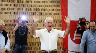 Peter Gauweiler, Bürgermeister von Freisbach, kurz nach der Verkündung seines Rücktritts. Aus Protest gegen die Finanzpolitik in Rheinland-Pfalz haben Gemeinderat und Ortsbürgermeister in Freisbach (Kreis Germersheim) ihren Rücktritt erklärt. +++ dpa-Bildfunk +++