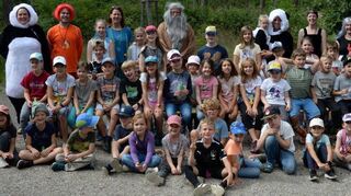 Die Ferienkinder und die sieben Geister erleben einen unterhaltsamen Tag bei der Begegnungsstätte.
