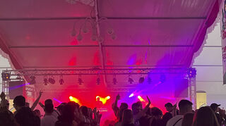 Erstmals steigt beim Backfischfest die Radio Regenbogen 90er-Party – das Festzelt avanciert zum Club.