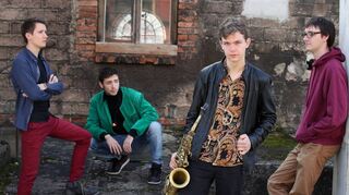 The Jakob Manz Project besteht aus den Musikern Hannes Stollsteimer (Piano, Keyboard), Leo Asal (Drums), Jakob Manz (Altsaxofon) und Frieder Klein (Bass). Die Formation eröffnet die Schwetzinger Jazztage.
