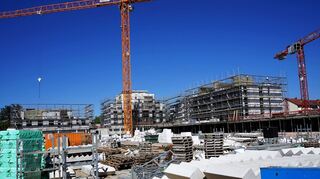 Der Baufortschritt zeigt sich in manchen Bereichen des Areals schon im Rohbau bis zum dritten beziehungsweise vierten Obergeschoss.